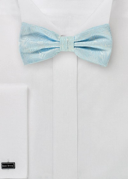 Fliege aus dem gleichen Stoff und Farbe