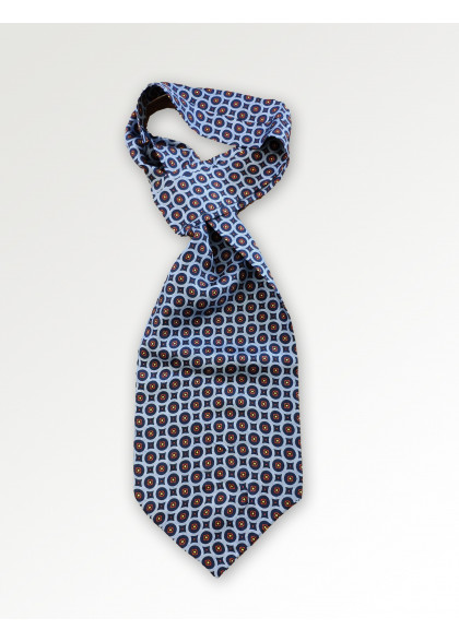 Ascot aus dem gleichen Stoff und Farbe