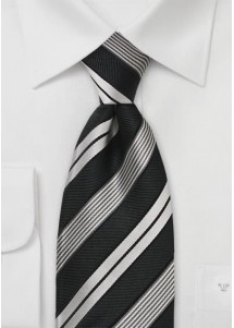 Stilsicher gestreifte Krawatte in Pitch Black und