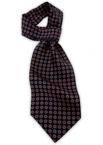 Ascot aus dem gleichen Stoff und Farbe