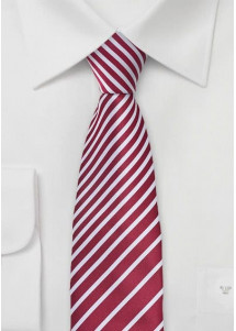 Herrenkrawatte in schlank mit rot Streifen