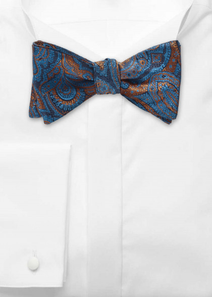 Fliege zum Binden aus dem gleichen Stoff und Farbe