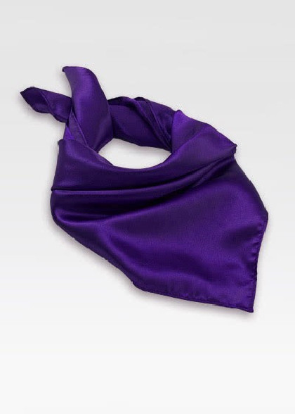 Halstuch aus dem gleichen Stoff und Farbe