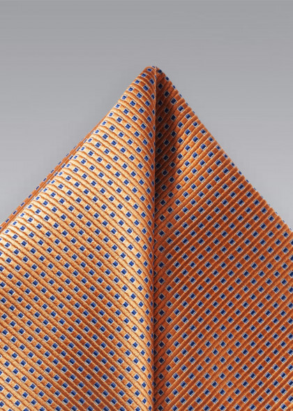 Einstecktuch aus dem gleichen Stoff und Farbe