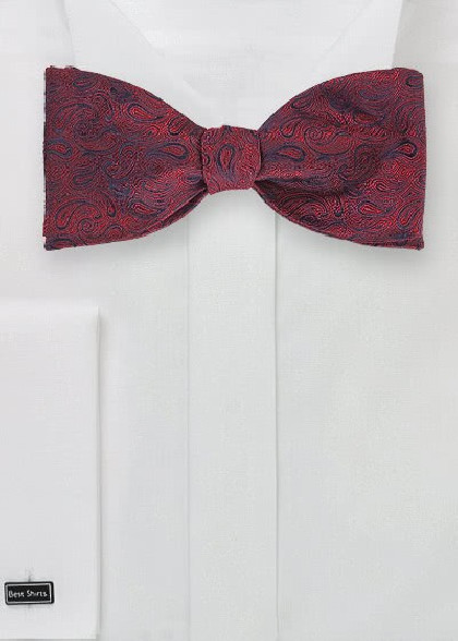 Fliege zum Binden aus dem gleichen Stoff und Farbe