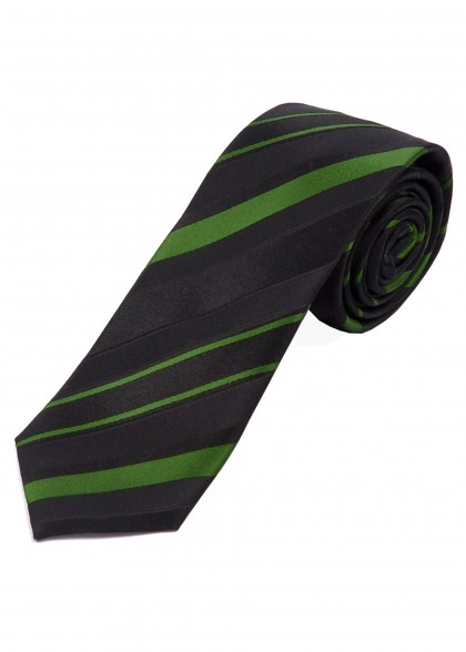 XXL-Krawatte aus dem gleichen Stoff und Farbe