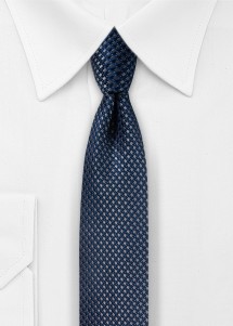 schmale dunkelblaue Krawatte mit eleganter Struktur