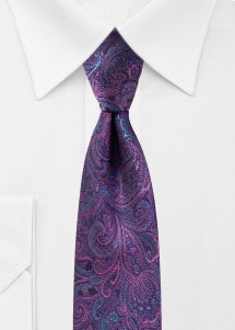 Schmale Krawatte mit Paisley-Motiv in Lila und