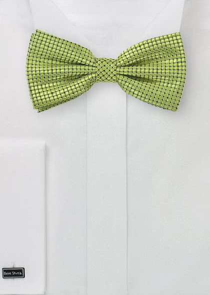 Fliege zum Binden aus dem gleichen Stoff und Farbe