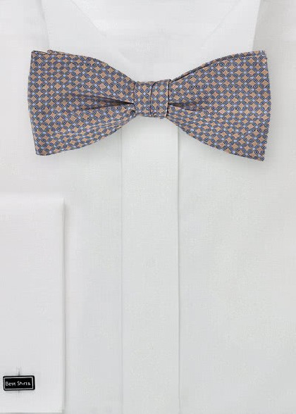 Fliege zum Binden aus dem gleichen Stoff und Farbe