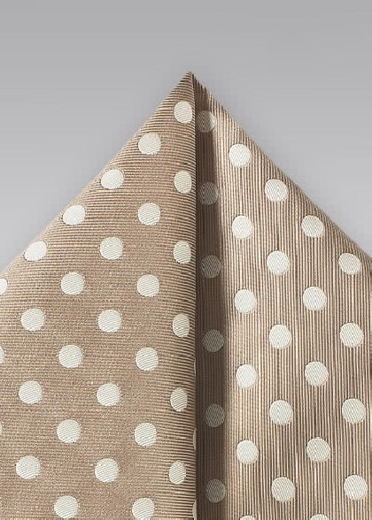 Einstecktuch aus dem gleichen Stoff und Farbe